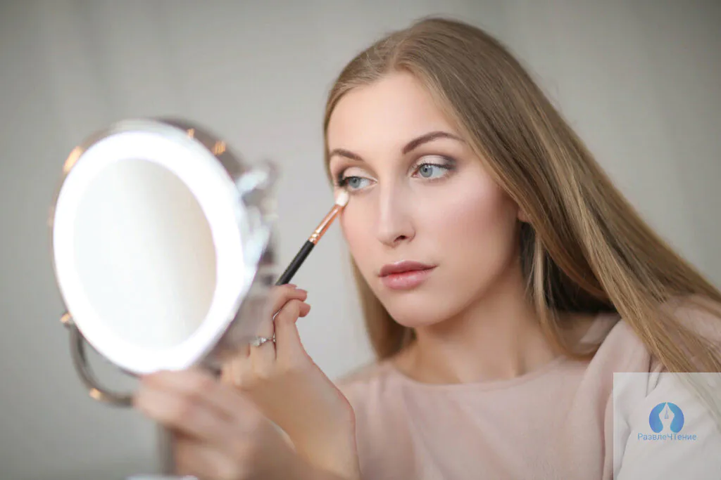 В статье обсуждается 6 рекомендаций по нанесению макияжа, которые помогут скрыть недостатки лица. 